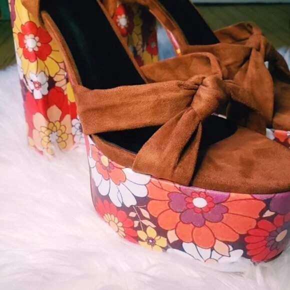 SOLD OUT - Picture 4 of 8